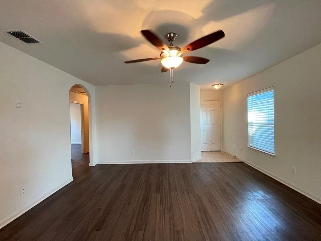113 Robertson Ln - Photo 5 of 40