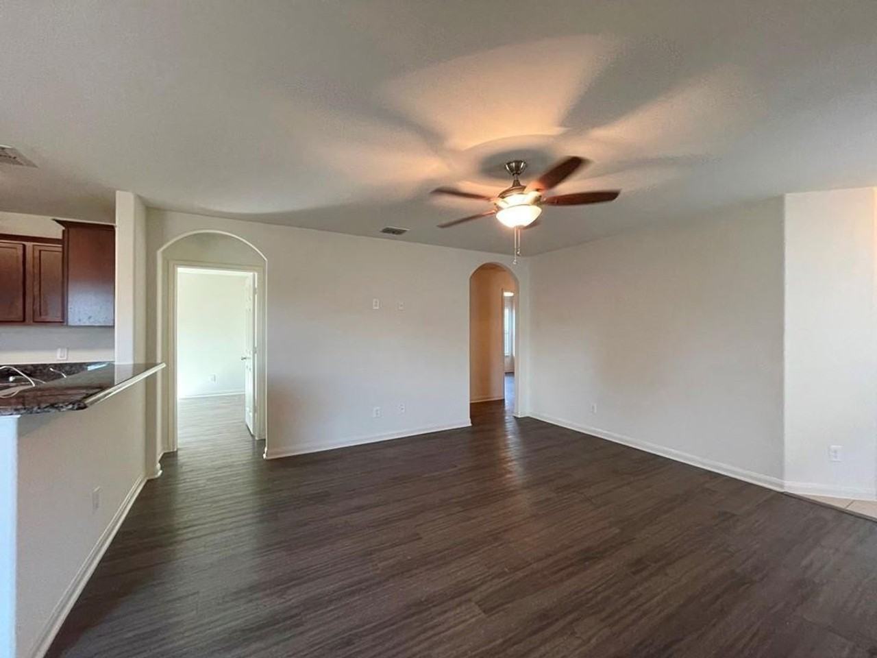 113 Robertson Ln - Photo 7 of 40