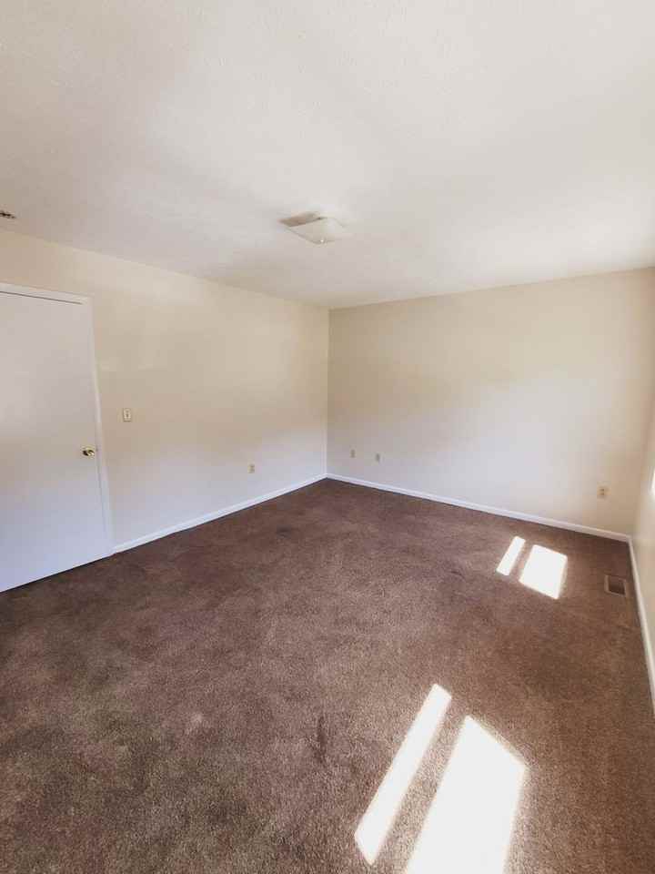 1053 Piedmont St - Photo 2 of 9