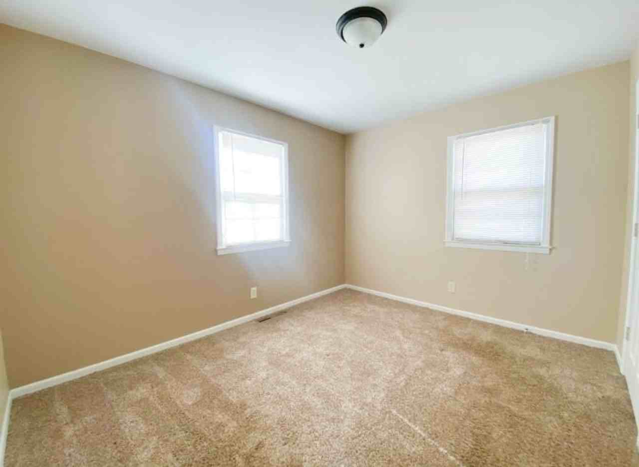 717 Diebler Pl - Photo 7 of 11