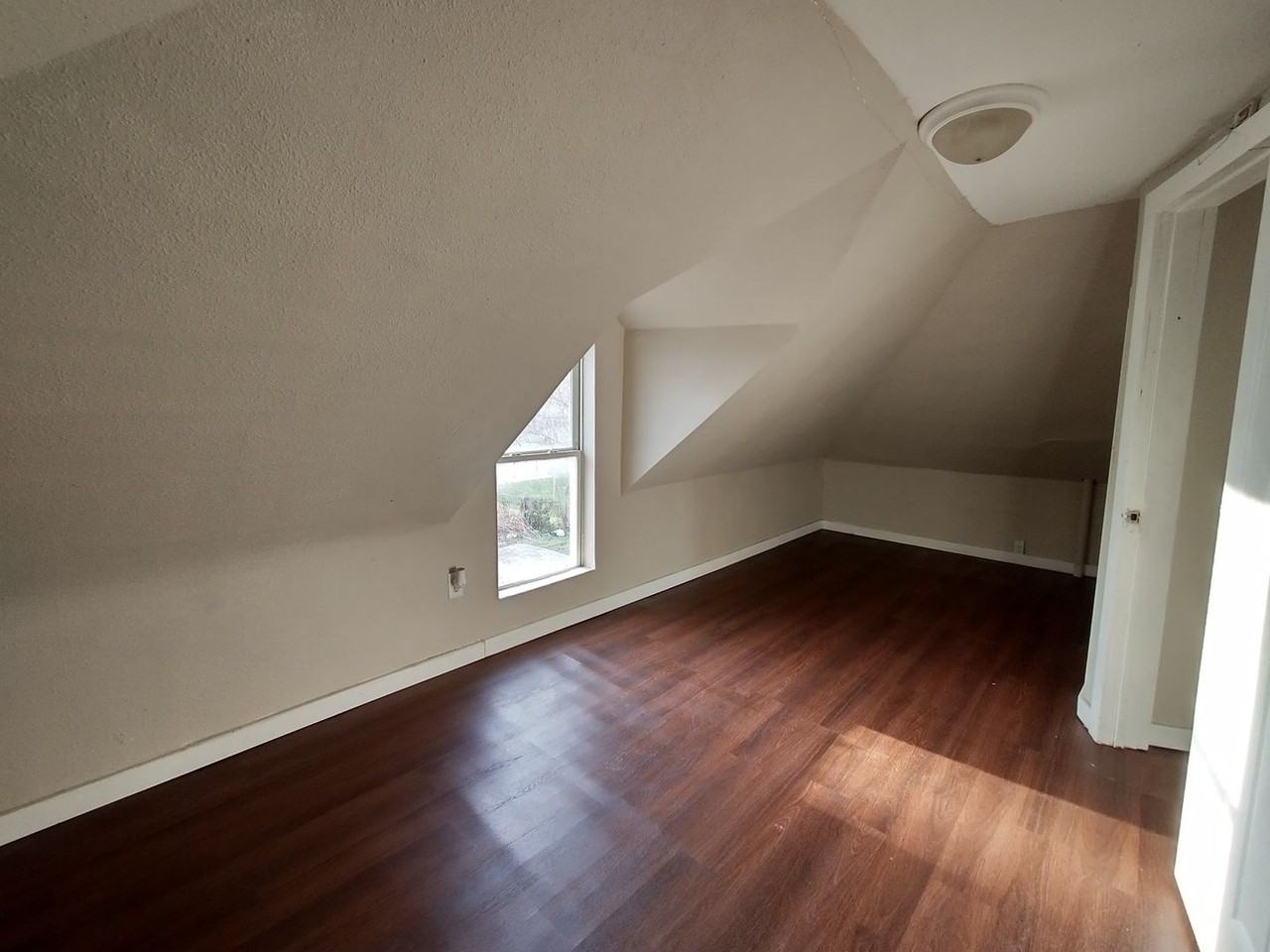 2256 N Jeanette Ave - Photo 2 of 8