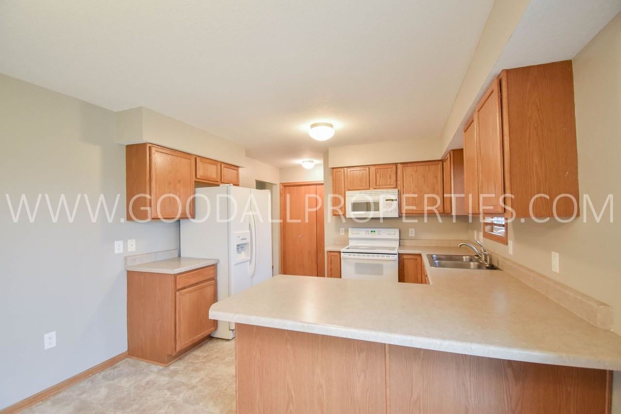 3108 Se 20th St - Photo 5 of 23