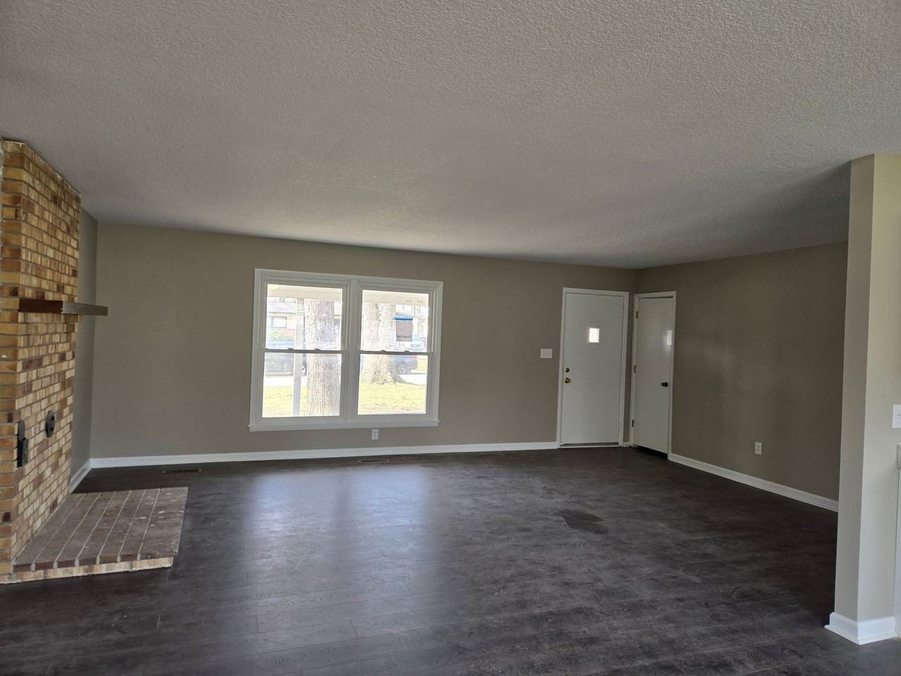 2812 Inwood Dr - Photo 2 of 15