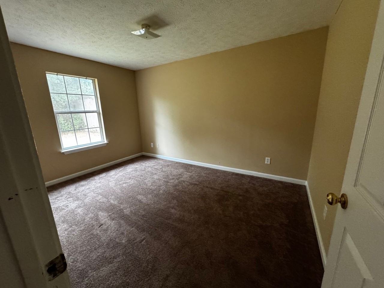 3203 E 2nd Ct - Photo 4 of 6