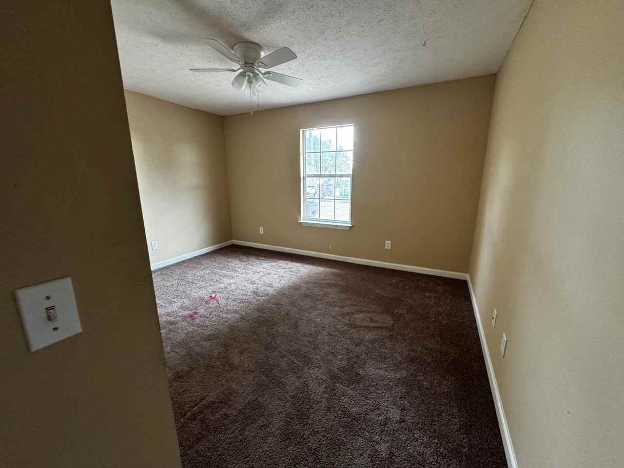 3203 E 2nd Ct - Photo 5 of 6