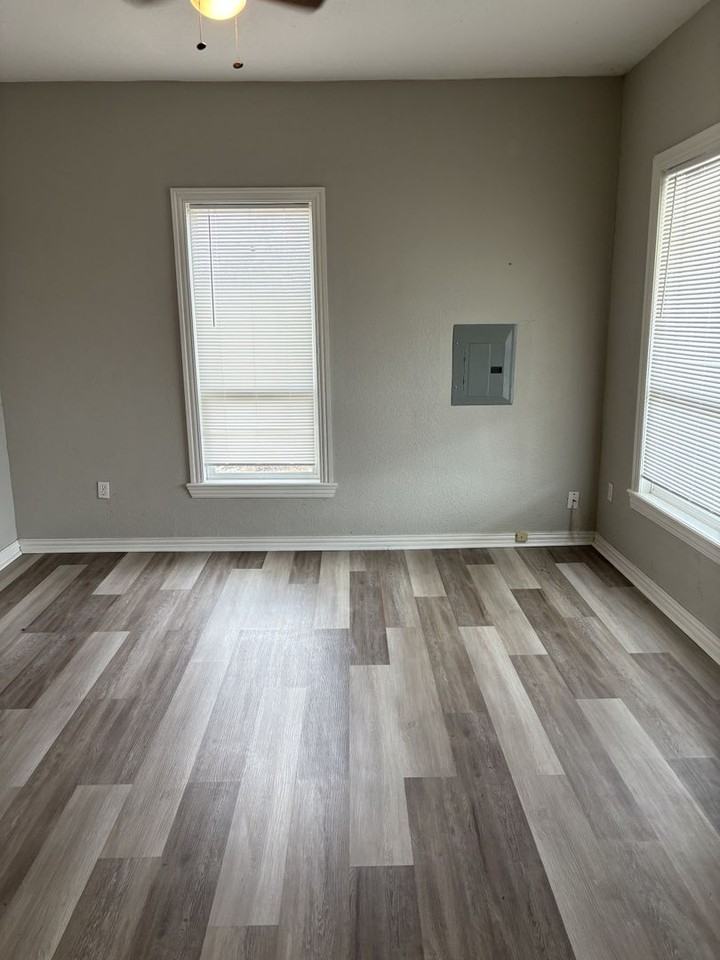 122 Se 7th St - Photo 3 of 8