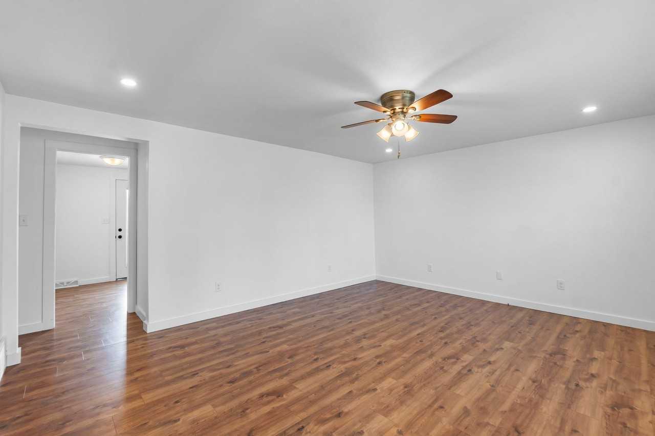 502 Blanche St - Photo 3 of 20