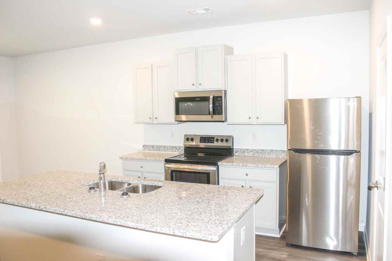 461 Oakwood Dr Nw - Photo 2 of 12