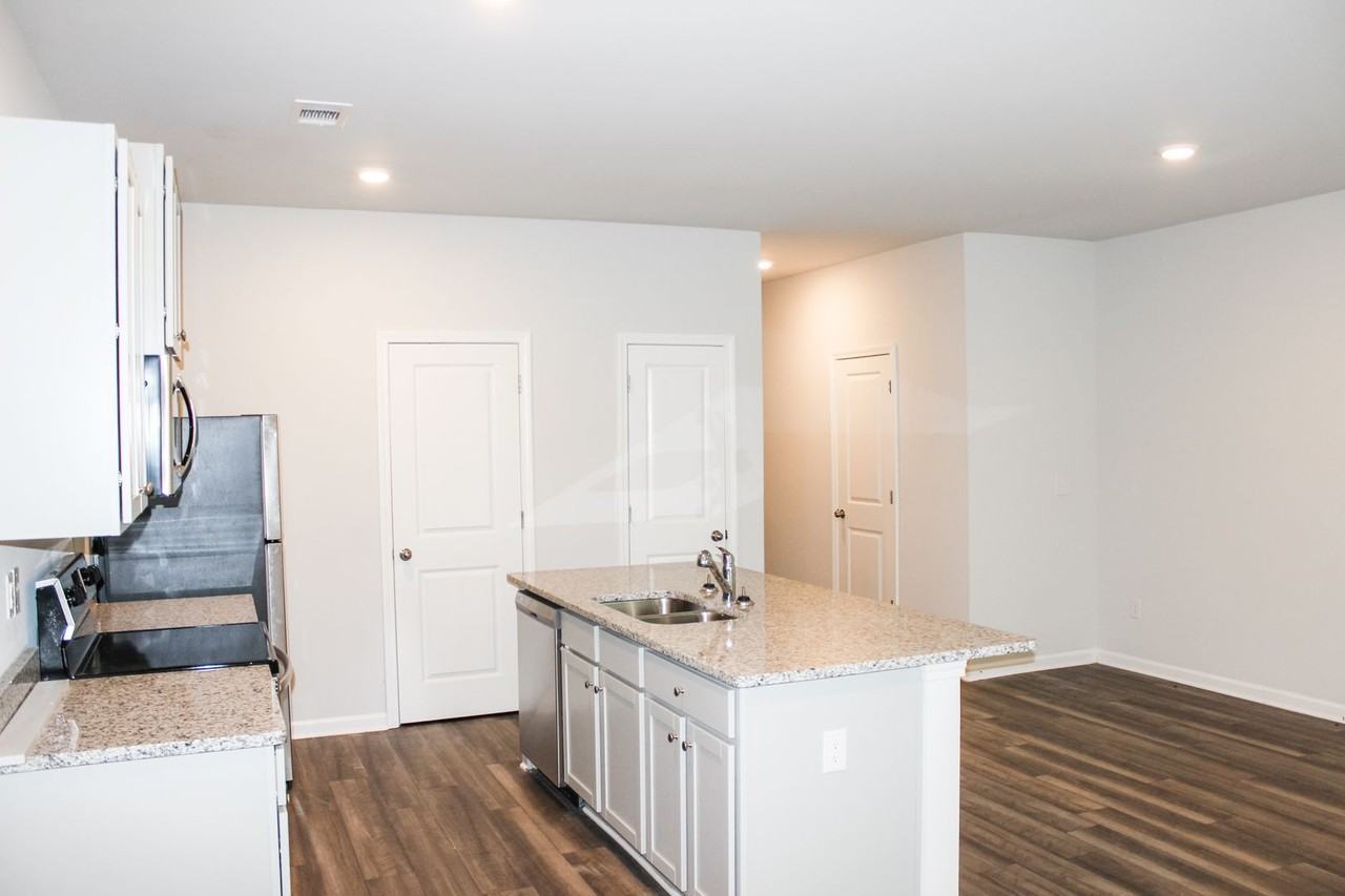 461 Oakwood Dr Nw - Photo 3 of 12