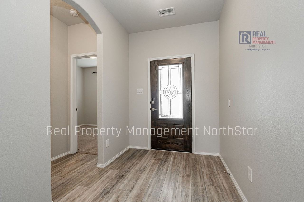 4038 Lagoon Pl - Photo 3 of 38