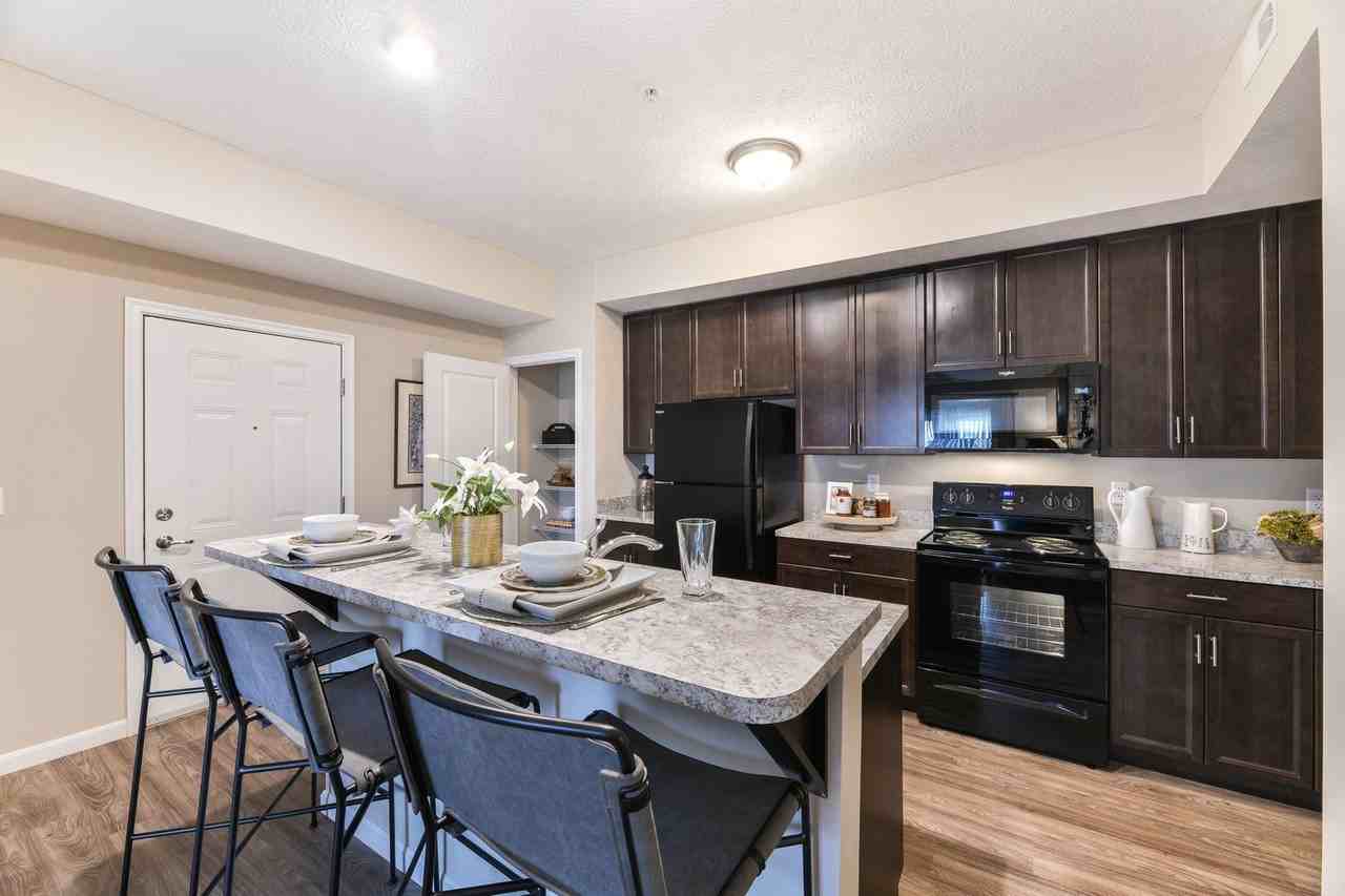 Residence at Cooks Pointe - Photo 2 of 24