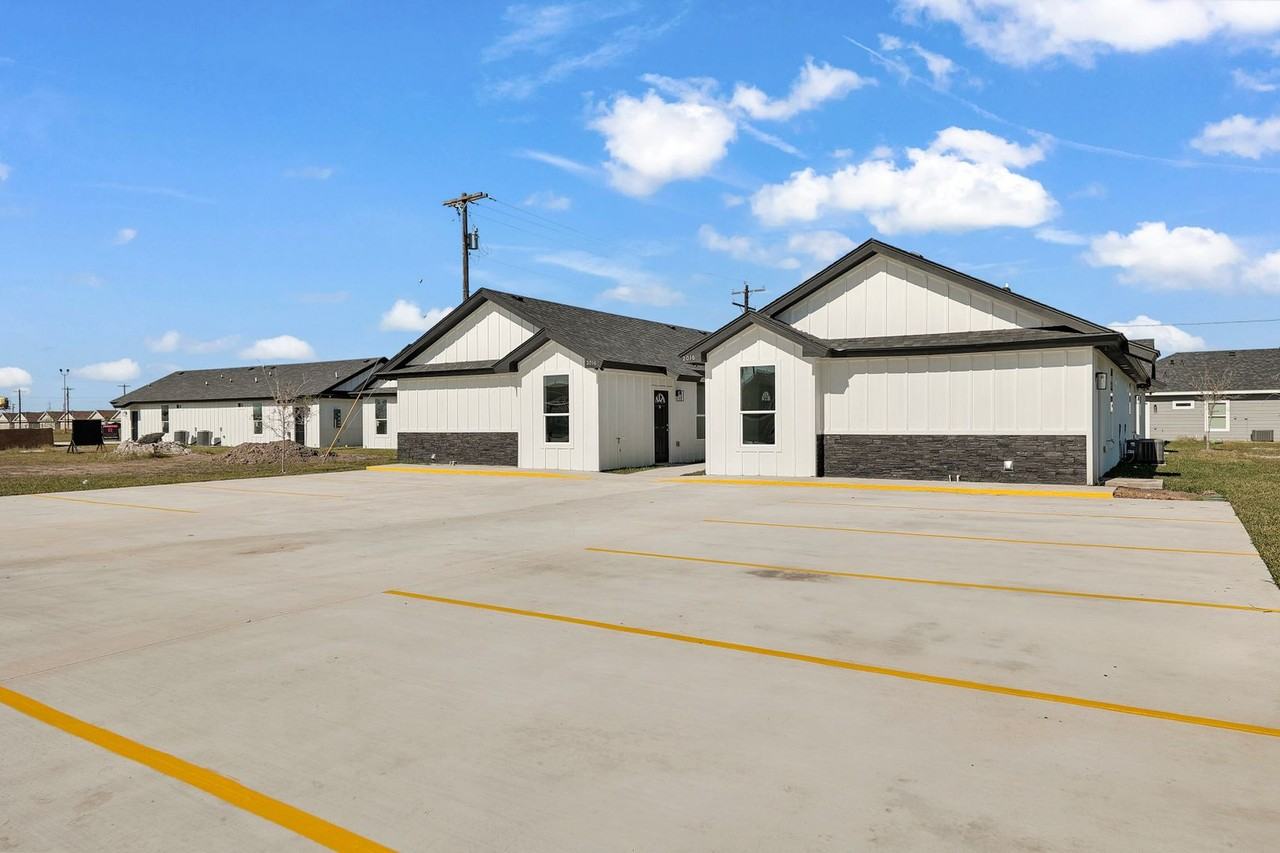 Firethorn Valencia 1 - Photo 2 of 16