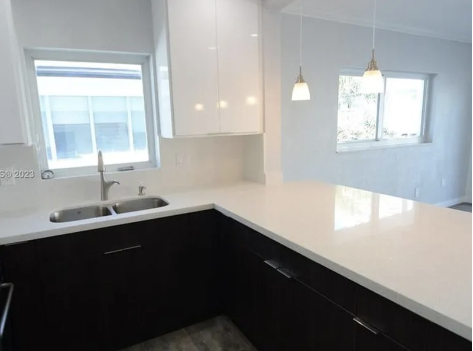 3681 Ne 170th St #3 - Photo 6 of 50
