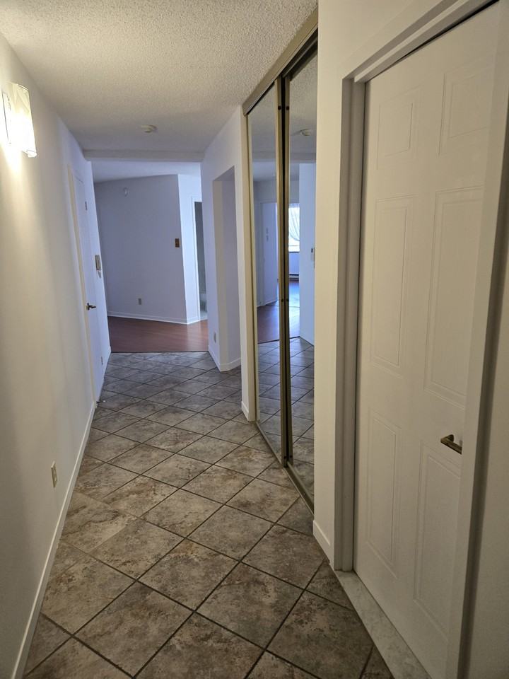 6900 Boulevard des Roseraies - Photo 2 of 15