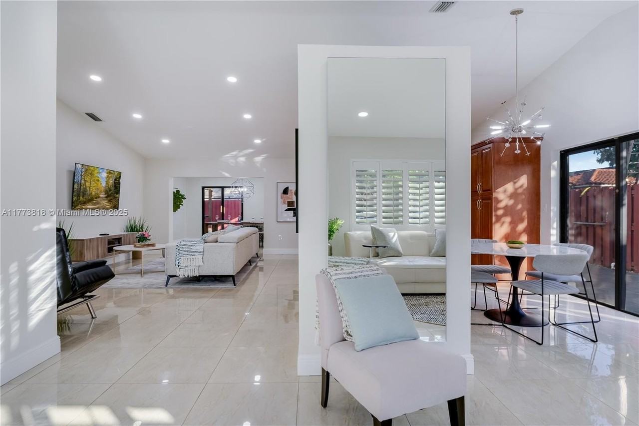 14517 Sw 98th Ter - Photo 3 of 32