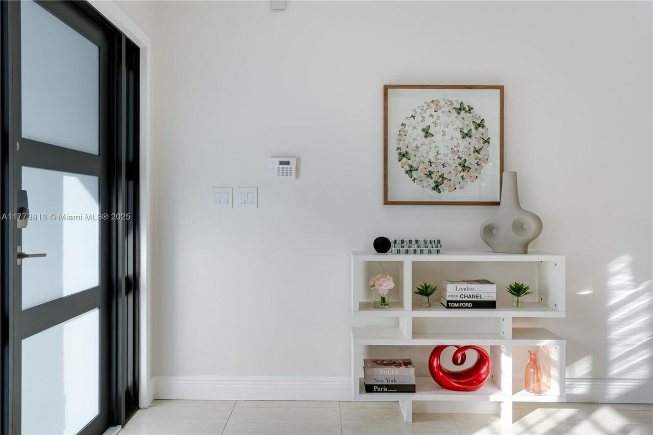 14517 Sw 98th Ter - Photo 5 of 32