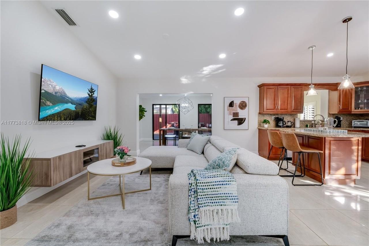 14517 Sw 98th Ter - Photo 7 of 32