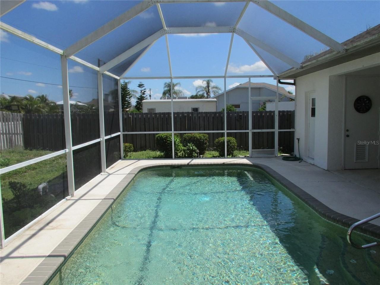 23404 Peachland Blvd - Photo 2 of 21