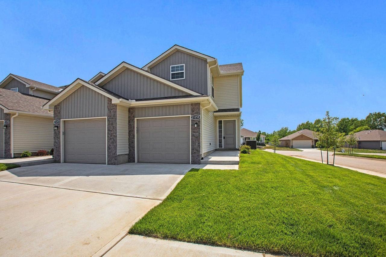 Oak Woods - Photo 3 of 33