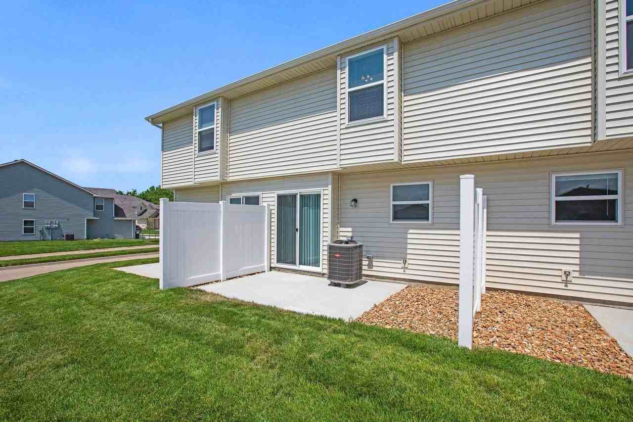 Oak Woods - Photo 4 of 33