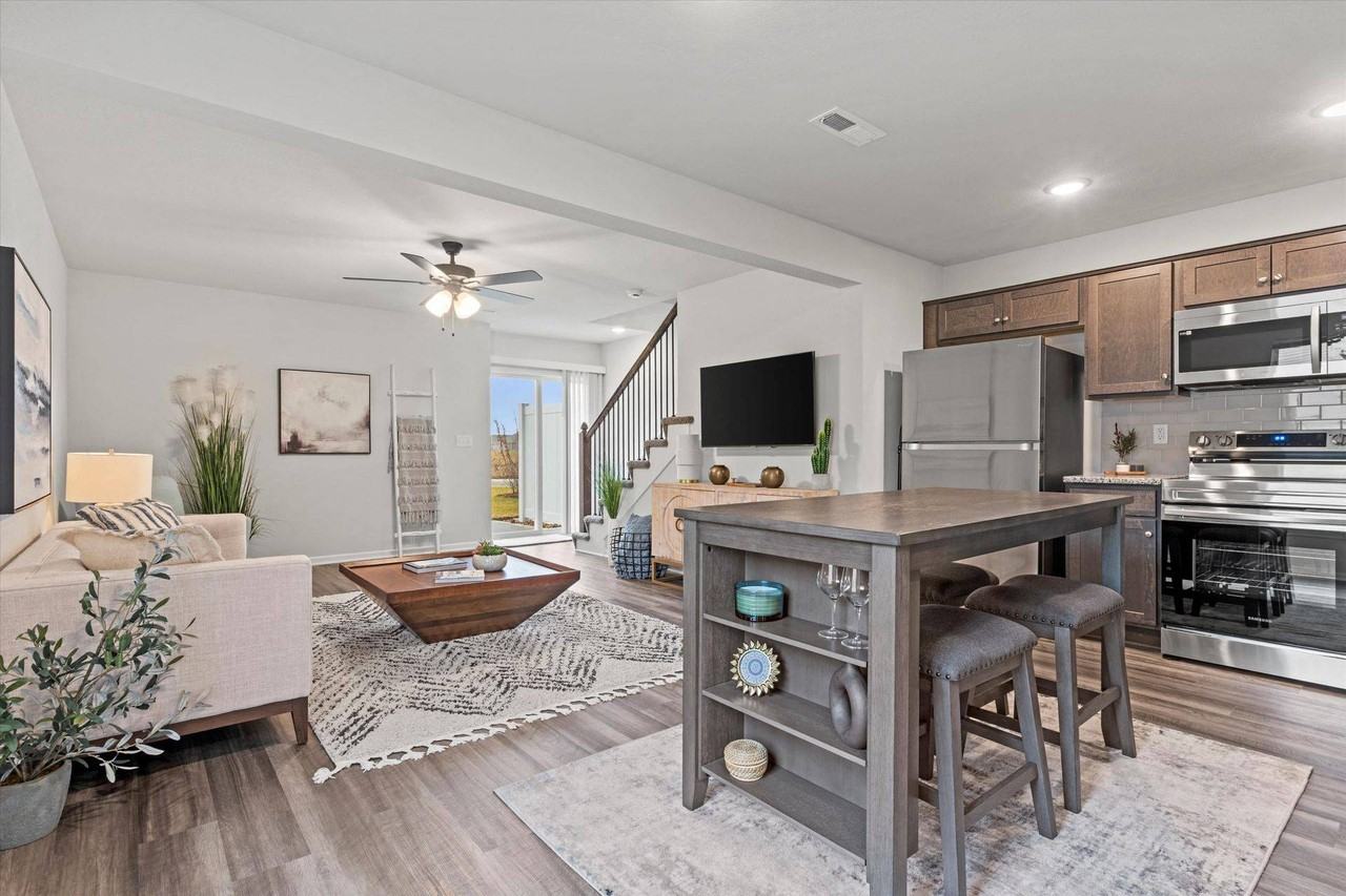 Oak Woods - Photo 7 of 33