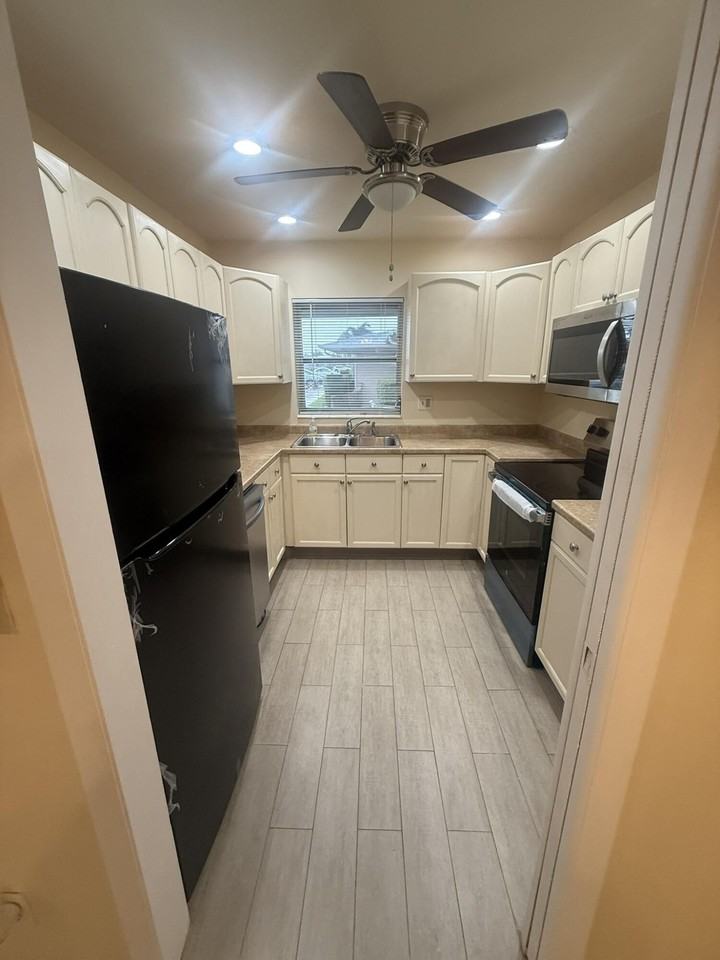 2509 Dudley C Drive W #C - Photo 3 of 15