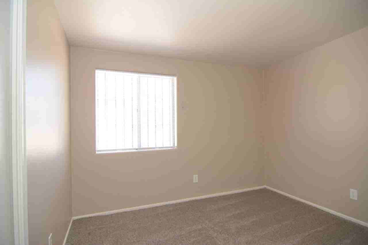 4515 South 15th Avenue - Photo 2 of 7