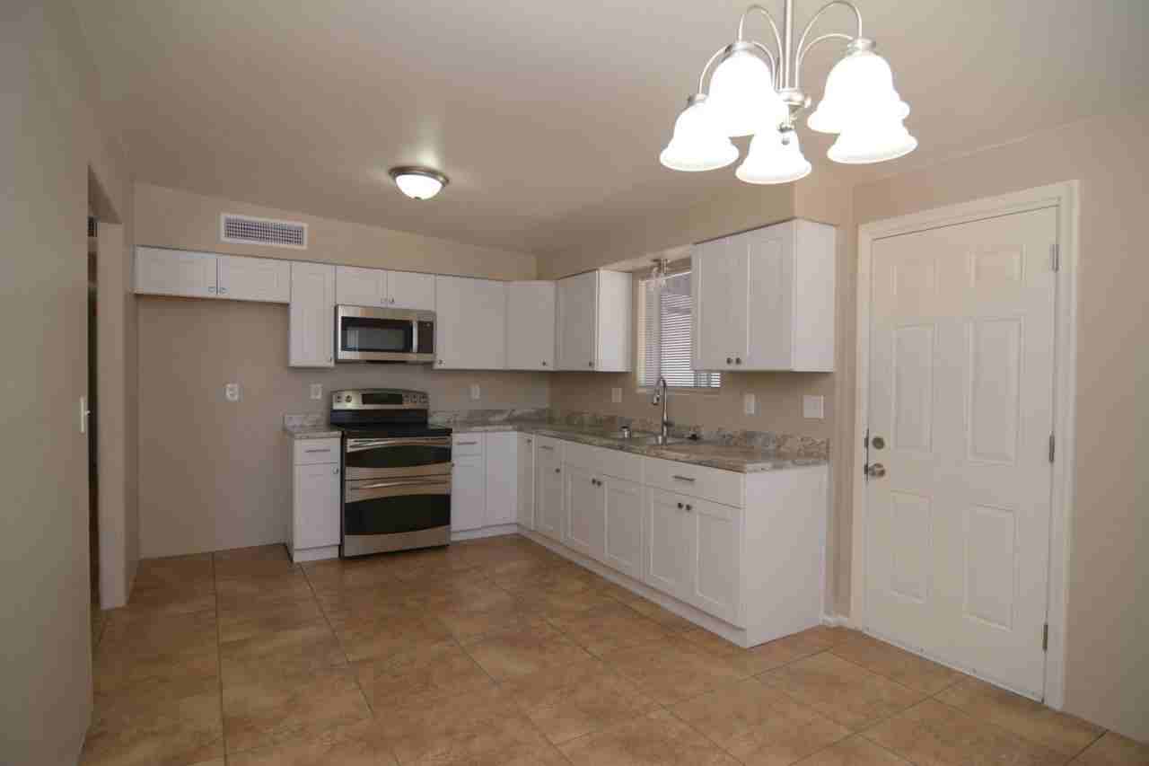 4515 South 15th Avenue - Photo 3 of 7