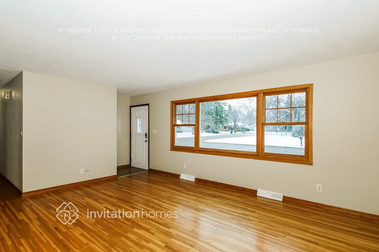 2273 Sierra Dr - Photo 4 of 18