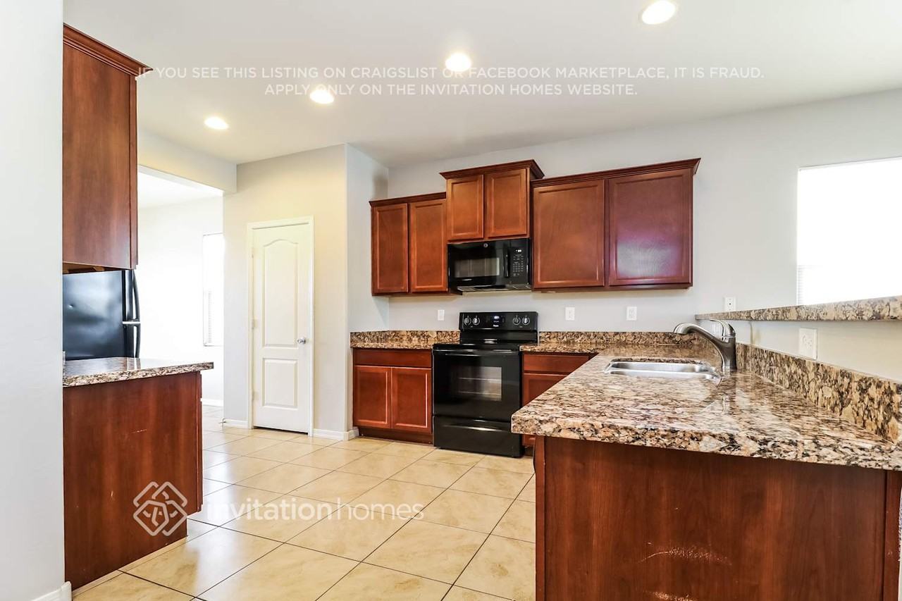 24446 W Sheraton Ln - Photo 5 of 16