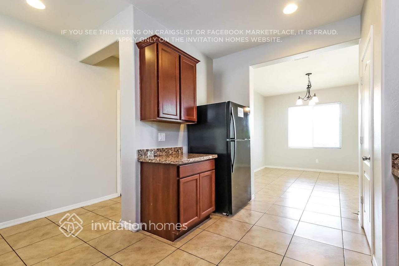 24446 W Sheraton Ln - Photo 6 of 16