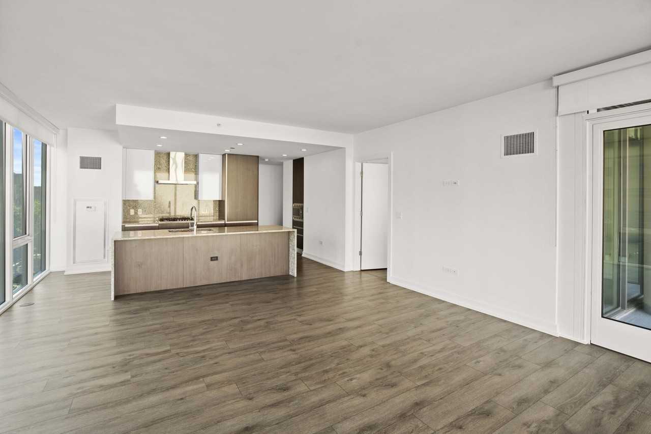 1140 N Wells St #2-1 - Photo 2 of 30