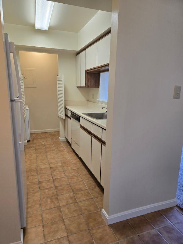 800 Thomas Ct ##1 - Photo 6 of 15