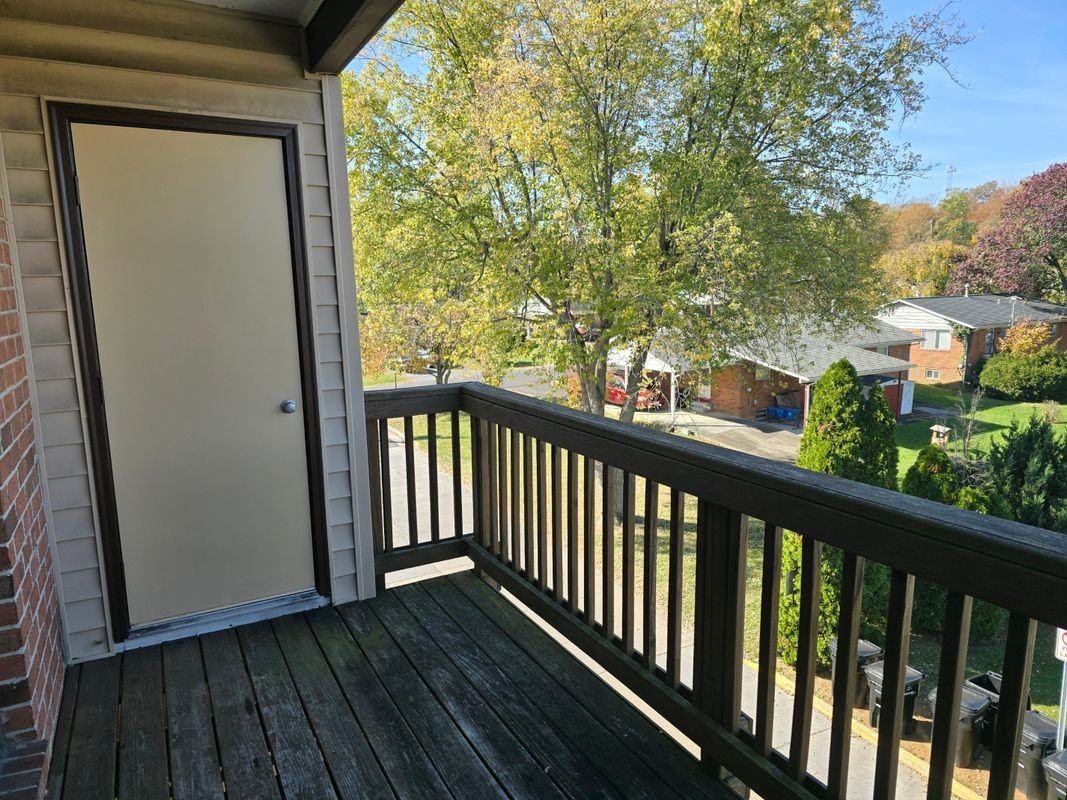 800 Thomas Ct ##1 - Photo 4 of 15