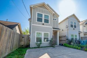 featured image of 3540 Rebecca St