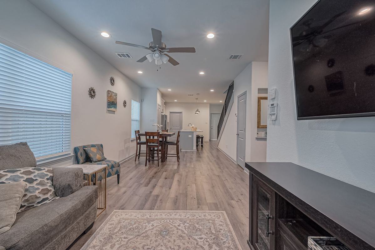 3540 Rebecca St - Photo 4 of 14