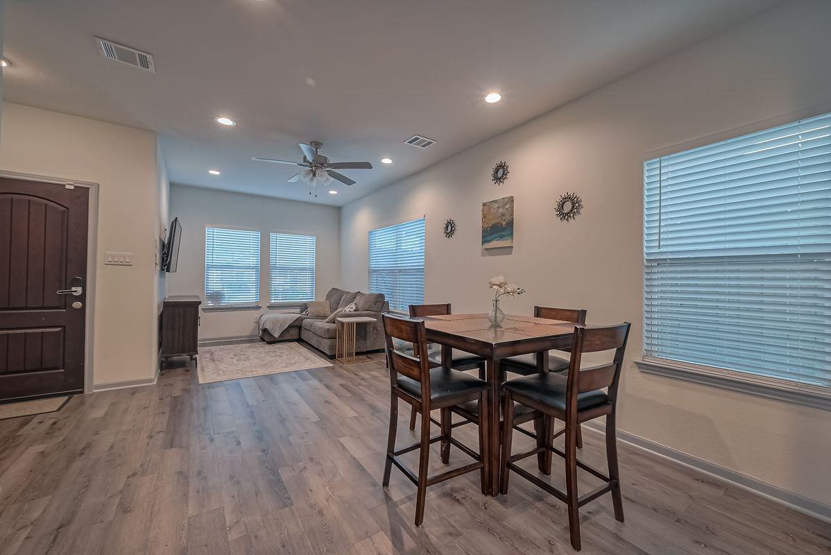 3540 Rebecca St - Photo 5 of 14