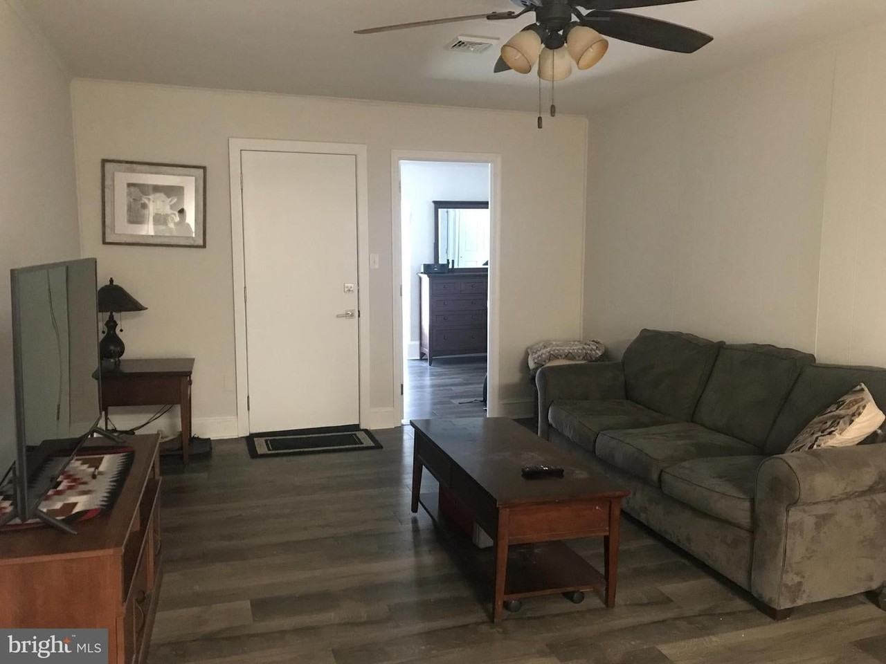 215 Bridge St - Photo 4 of 12