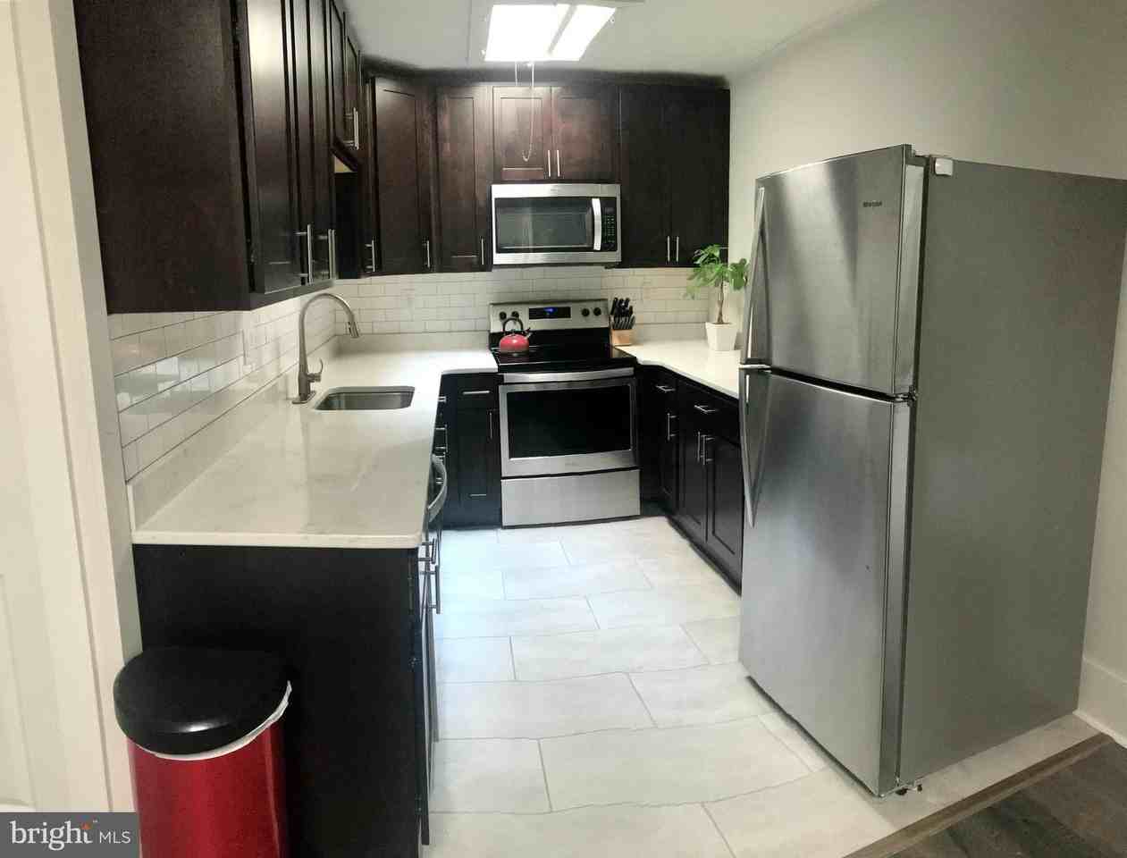 215 Bridge St - Photo 5 of 12