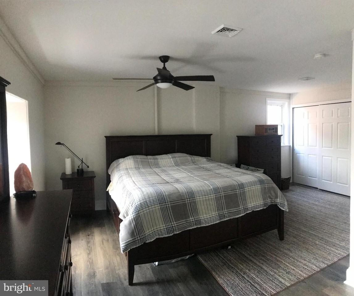 215 Bridge St - Photo 6 of 12