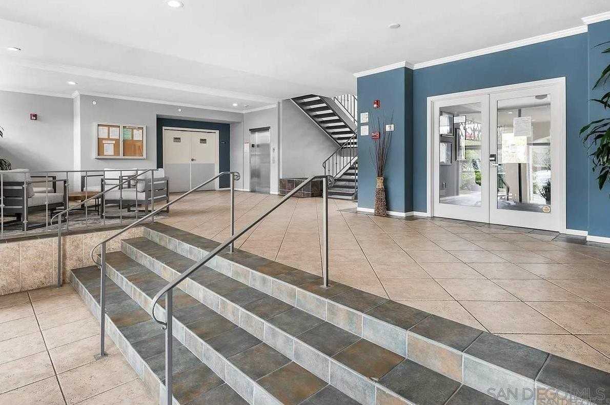 1021 Scott St - Photo 3 of 11