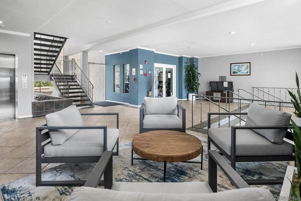 1021 Scott St - Photo 4 of 11