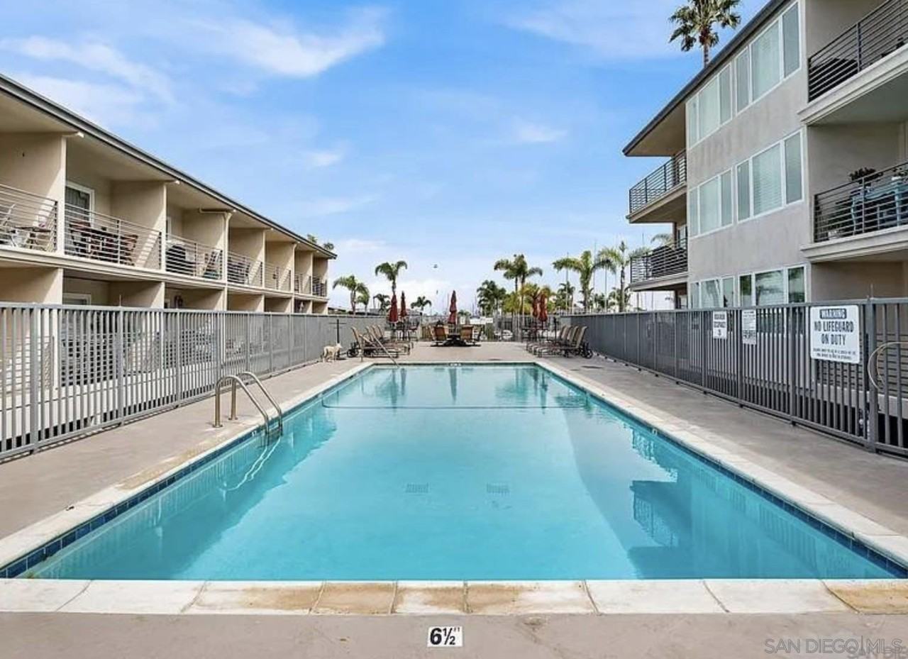 1021 Scott St - Photo 5 of 11