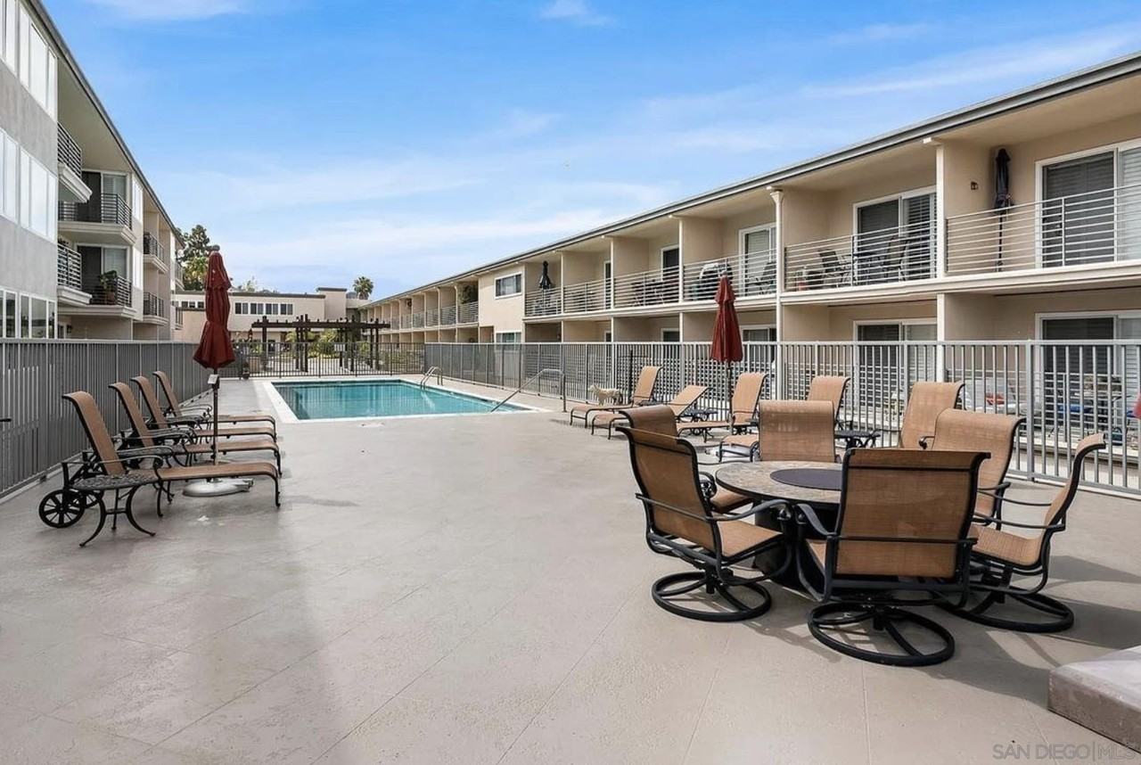 1021 Scott St - Photo 6 of 11