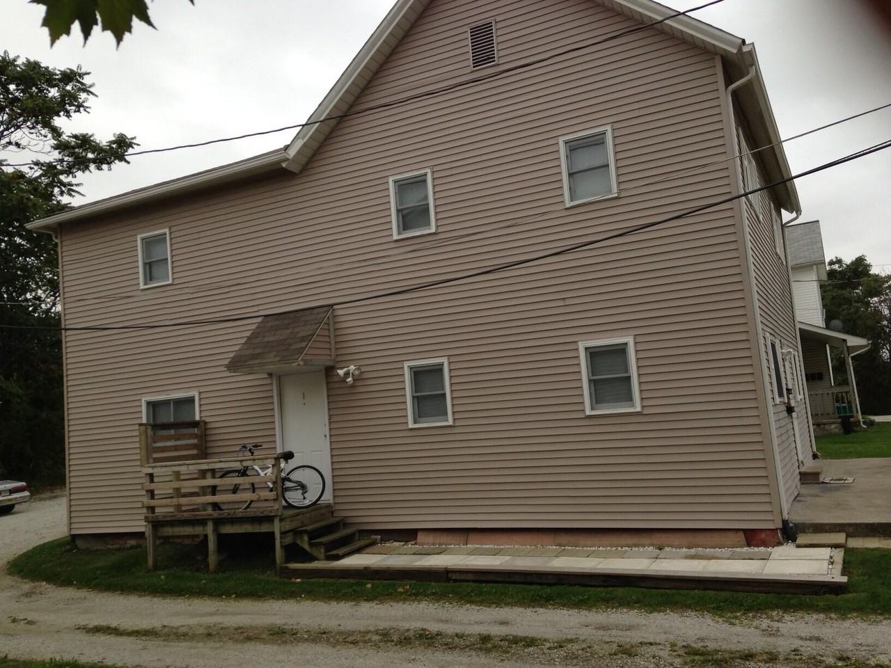 555 S Locust St ##1 - Photo 3 of 11