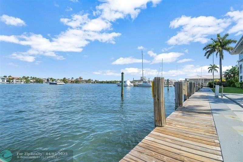 2727 Yacht Club Blvd - Photo 3 of 25