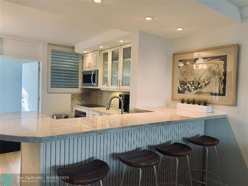 2727 Yacht Club Blvd - Photo 6 of 25