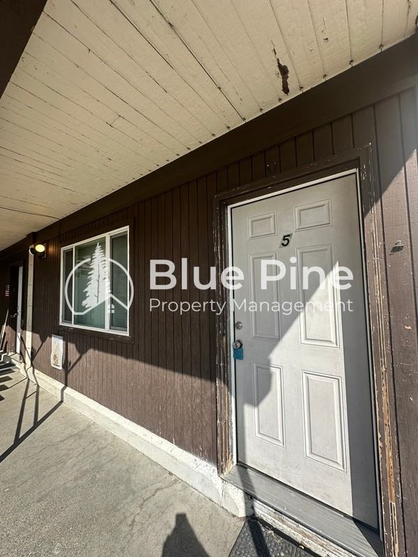 390 W 14th St #5 - Photo 2 of 6