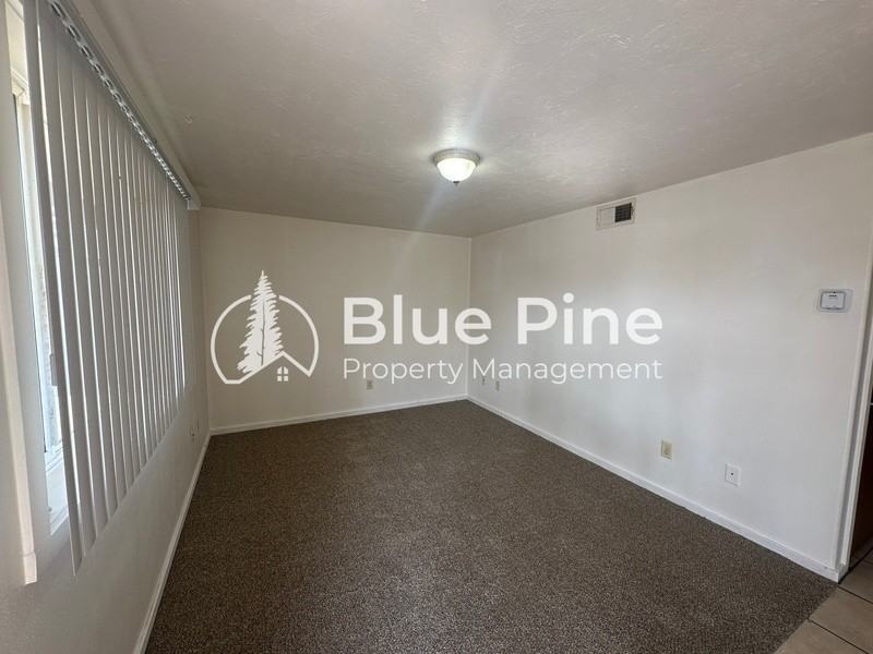 390 W 14th St #5 - Photo 3 of 6