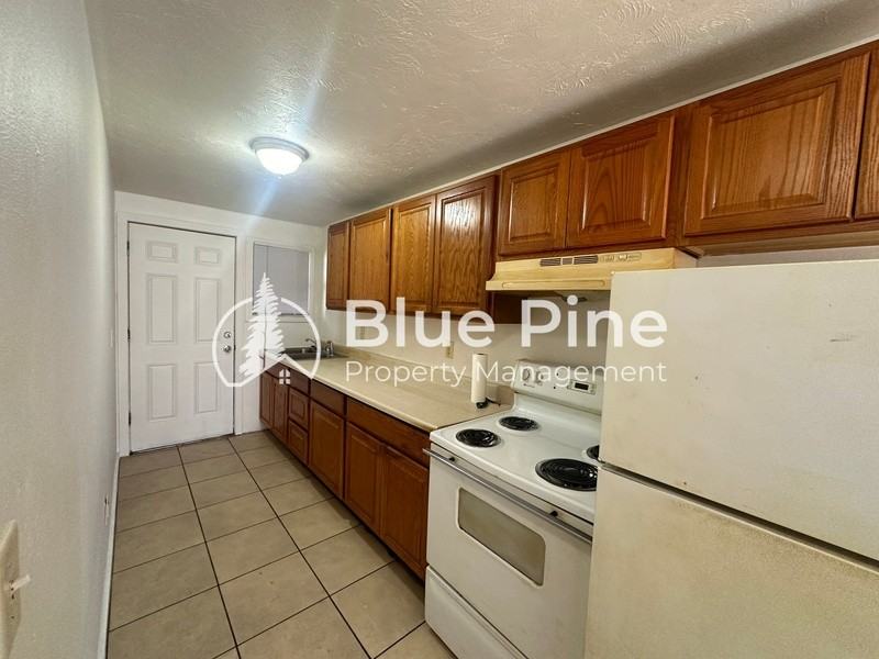 390 W 14th St #5 - Photo 4 of 6